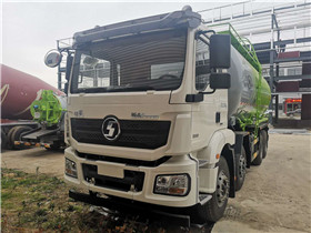 陕汽德龙轻量化粉尘物料运输车