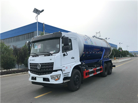 东风专底后双桥吸污车