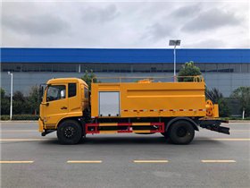 东风天锦清洗车