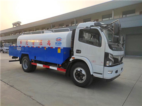 东风8方清洗车