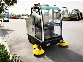 电动清扫车