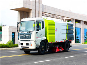 东风天锦扫路车