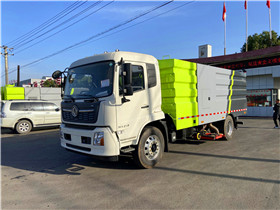 东风天锦吸尘车